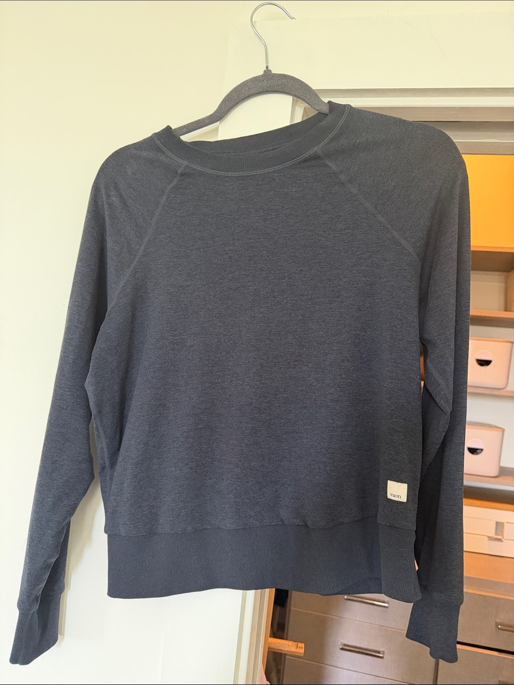 Vuori Long Sleeve Crew Sweatshirt in Navy Blue